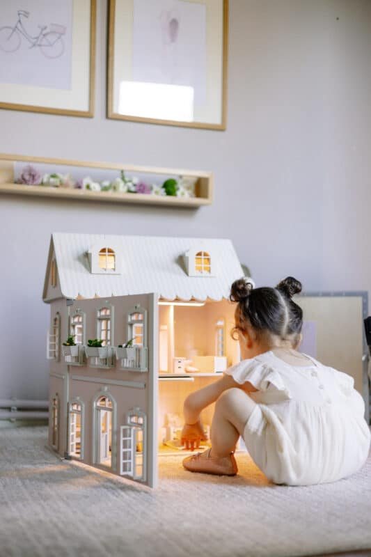 The Cognitive and Social Benefits of Dollhouse Play for Children 3 2E82271E F220 46CD 82F8 21EE98705325
