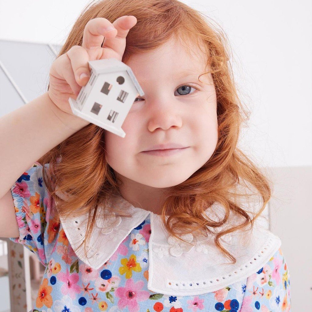 Best Christmas Gifts for Kids: Handmade Dollhouses 1 Best Christmas Gifts for Kids Handmade Dollhouses Wooden Dollhouse Gifts Christmas Dollhouse Ideas Unique Christmas Toys