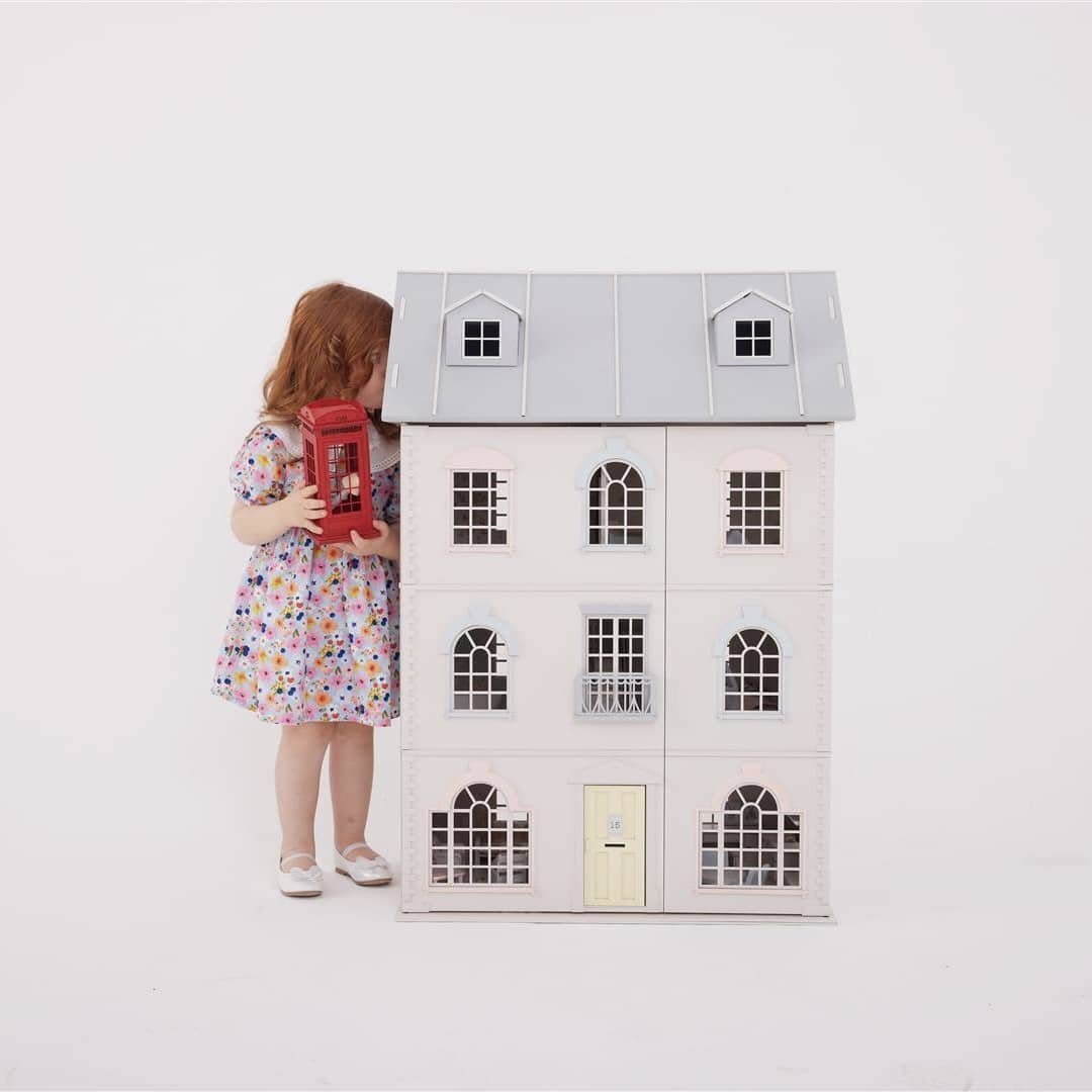 How Playing with Dollhouses Boosts Children’s Imagination 1 Dollhouse Dollhouses Imagination Child Development Creativity