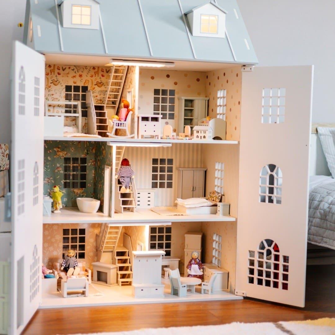 The History of Dollhouses: From Classic to Modern Designs 1 History of Dollhouses Classic Dollhouses Modern Dollhouses