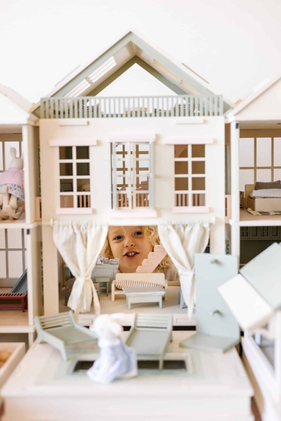 Luxury Wooden Dollhouse with Handcrafted Miniatures – Little Forest Animals Handcrafted wooden dollhouse with miniature furniture and details, displayed in a minimal setting.
